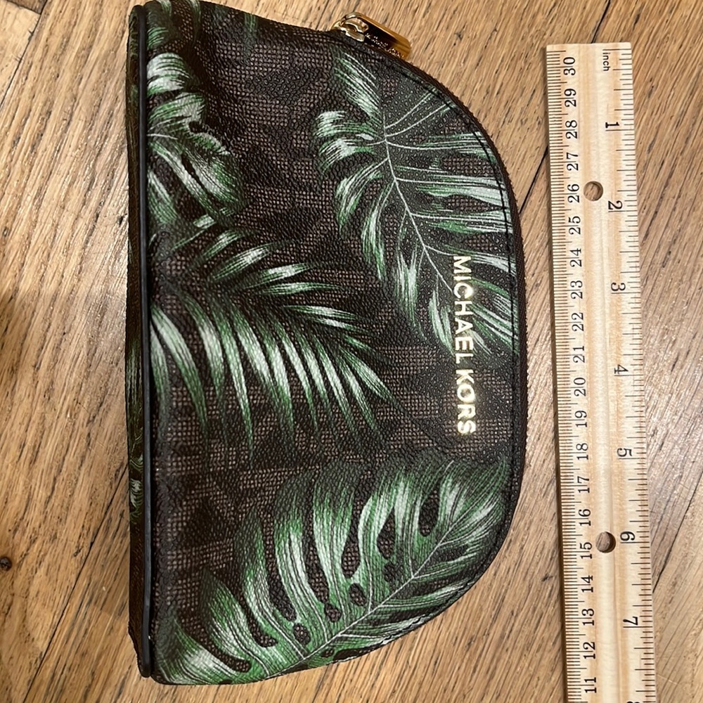 Michael Kors Jet Set palm print cosmetic case -excellent condition - - Picture 2 of 7